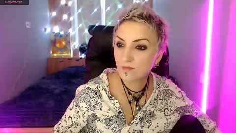 sweet_n_strong online show from 11.21.25