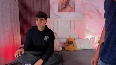 Snapshot of sweet_petter chatting on 10.13.25 Petter online show from 10.13.25