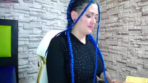  LAUREN  online show from 03.04.25