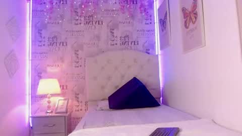 Snapshot of sweet_rabbitss chatting on 11.05.25 online show from 11.05.25