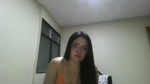 Snapshot of sweet_shadow20 chatting on 10.27.25 Mari online show from 10.27.25
