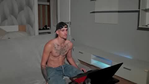 Snapshot of sweet_smith8 chatting on 10.13.25 sweet_smith8 online show from 10.13.25