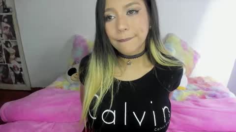 Snapshot of sweet_stephaniee chatting on 10.28.25 online show from 10.28.25