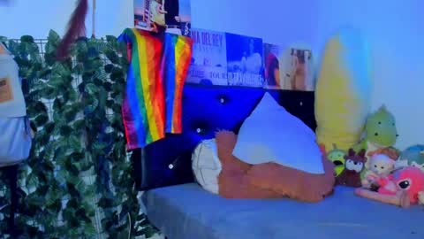 Steven independent model online show from 01.19.25