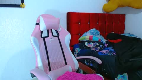 Snapshot of sweetalmaa chatting on 12.20.24 Alma online show from 12.20.24