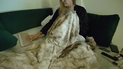 Snapshot of sweetania_ chatting on 01.22.25 Ania online show from 01.22.25
