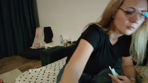 Snapshot of sweetania_ chatting on 01.28.25 Ania online show from 01.28.25
