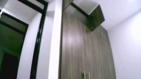 Snapshot of sweetapril_1991 chatting on 10.24.25 sweetapril_1991 online show from 10.24.25