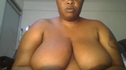 Snapshot of sweetbaby46 chatting on 10.19.25 sweetbaby46 online show from 10.19.25