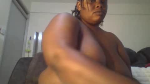 Snapshot of sweetbaby46 chatting on 10.29.25 sweetbaby46 online show from 10.29.25