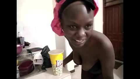 Lunargirl online show from 11.27.25