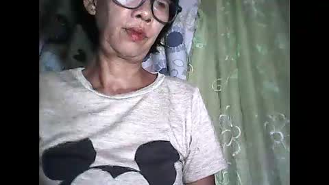 Snapshot of sweetbella24 chatting on 12.21.25 im anne online show from 12.21.25