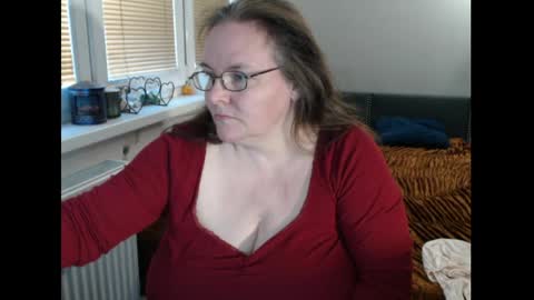 Snapshot of sweetboobs85h chatting on 04.29.26 Sweetboobs85h online show from 04.29.26