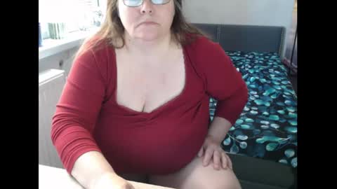 Snapshot of sweetboobs85h chatting on 05.11.26 Sweetboobs85h online show from 05.11.26