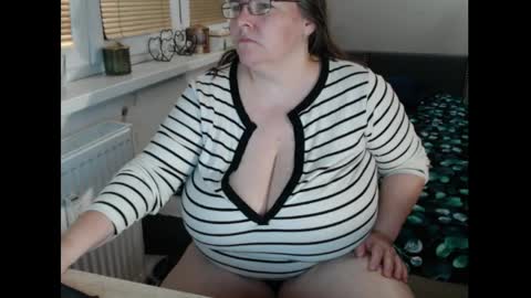 Snapshot of sweetboobs85h chatting on 05.31.26 Sweetboobs85h online show from 05.31.26