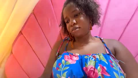 Snapshot of sweetcoochiex chatting on 10.30.25 sweetcoochiex online show from 10.30.25