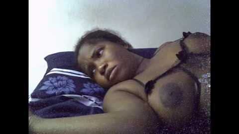 Snapshot of sweetcoochiex chatting on 11.06.25 sweetcoochiex online show from 11.06.25