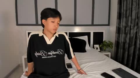 Snapshot of sweetcoupple chatting on 10.08.25 Eva Short hair girl  - Victoria Long red hair online show from 10.08.25