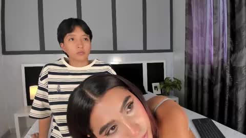 Snapshot of sweetcoupple chatting on 10.13.25 Eva Short hair girl  - Victoria Long red hair online show from 10.13.25