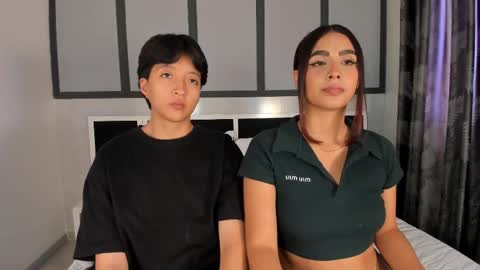 Snapshot of sweetcoupple chatting on 10.14.25 Eva Short hair girl  - Victoria Long red hair online show from 10.14.25