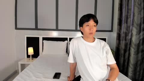 Snapshot of sweetcoupple chatting on 10.16.25 Eva Short hair girl  - Victoria Long red hair online show from 10.16.25