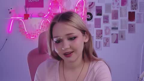 Snapshot of sweetcutie19 chatting on 10.29.25 Lane online show from 10.29.25