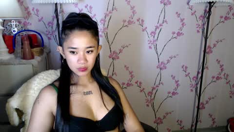 Snapshot of sweetdannica chatting on 01.06.25 Danni online show from 01.06.25