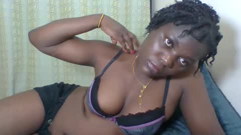 Snapshot of sweetdarkskin chatting on 01.14.25 CLARIS online show from 01.14.25