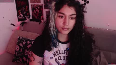 Abril online show from 10.22.25