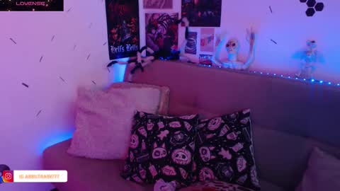 Abril online show from 10.24.25