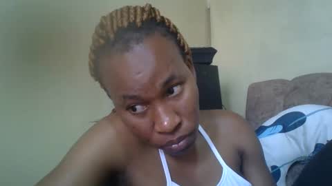 Snapshot of sweetdiva2012 chatting on 09.17.25 sweetdiva2012 online show from 09.17.25