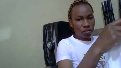 Snapshot of sweetdiva2012 chatting on 10.07.25 sweetdiva2012 online show from 10.07.25