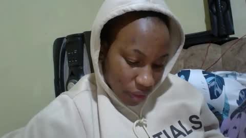 Snapshot of sweetdiva2012 chatting on 10.10.25 sweetdiva2012 online show from 10.10.25