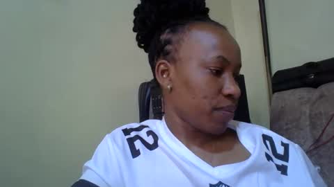 Snapshot of sweetdiva2012 chatting on 10.15.25 sweetdiva2012 online show from 10.15.25