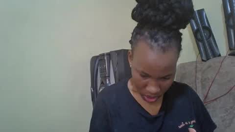 Snapshot of sweetdiva2012 chatting on 10.24.25 sweetdiva2012 online show from 10.24.25