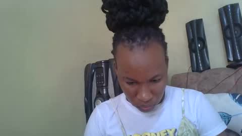 Snapshot of sweetdiva2012 chatting on 10.26.25 sweetdiva2012 online show from 10.26.25