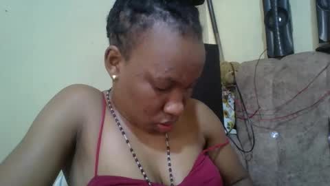 Snapshot of sweetdiva2012 chatting on 10.28.25 sweetdiva2012 online show from 10.28.25