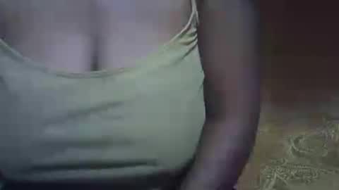 Snapshot of sweetdivah2 chatting on 06.22.26 divinah online show from 06.22.26