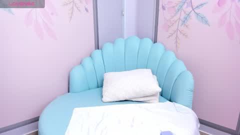 Snapshot of sweetgirl4u_ chatting on 02.05.25 MIA online show from 02.05.25