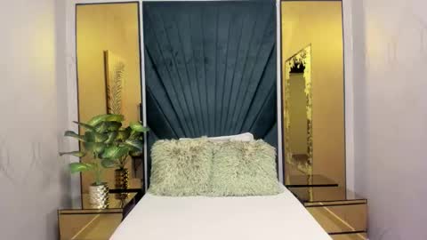 Snapshot of sweetgirl4u_ chatting on 10.22.25 MIA  online show from 10.22.25