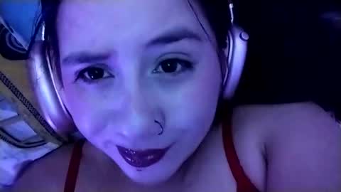 Ana Mara  i cant Make noise My family is here  online show from 02.04.25