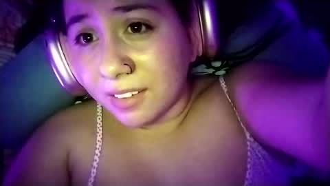 Ana Mara  i cant Make noise My family is here  online show from 02.08.25