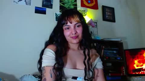 Snapshot of sweetie_maryy chatting on 02.13.25 Maria my insta sweetie maryy online show from 02.13.25