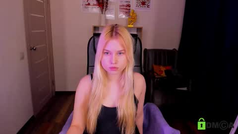 Snapshot of sweetie_mi chatting on 02.12.26 Mia online show from 02.12.26