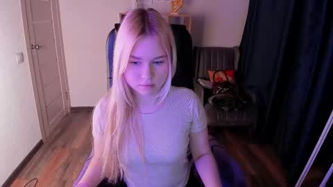 Snapshot of sweetie_mi chatting on 02.19.26 Mia online show from 02.19.26