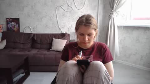 SweetieeFox online show from 09.11.25