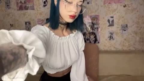 Snapshot of sweetiemurmur chatting on 11.20.25 Karina online show from 11.20.25