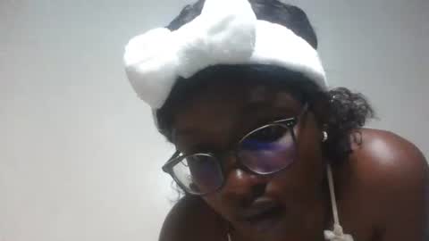 Snapshot of sweetivy645263 chatting on 09.23.25 sweetivy645263 online show from 09.23.25