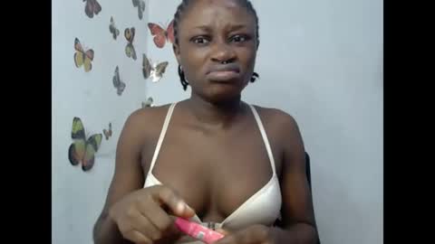 Snapshot of sweetjuicyclit chatting on 07.15.26 zuri online show from 07.15.26