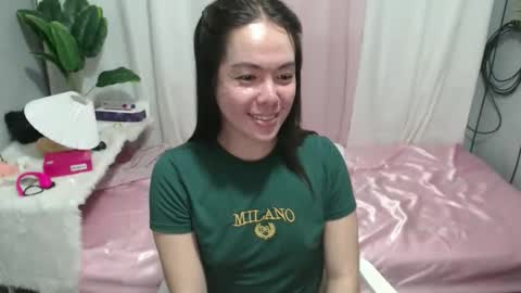 Snapshot of sweetjuliaa17 chatting on 10.21.25 -TheGirlnamedJULIA- online show from 10.21.25